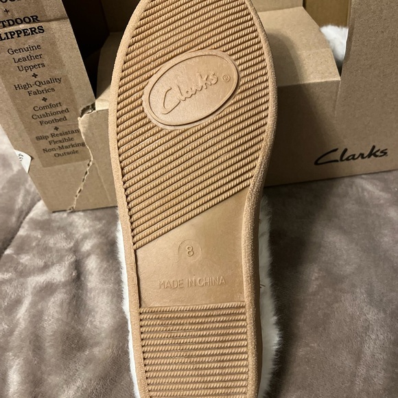 New Suede Fur-Lined Clarks Slippers Womens Size 8 - Picture 5 of 5
